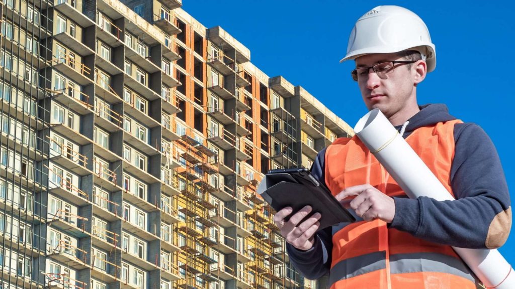 Expert en bâtiment ou géotechnicien : qui solliciter et dans quel ordre ?